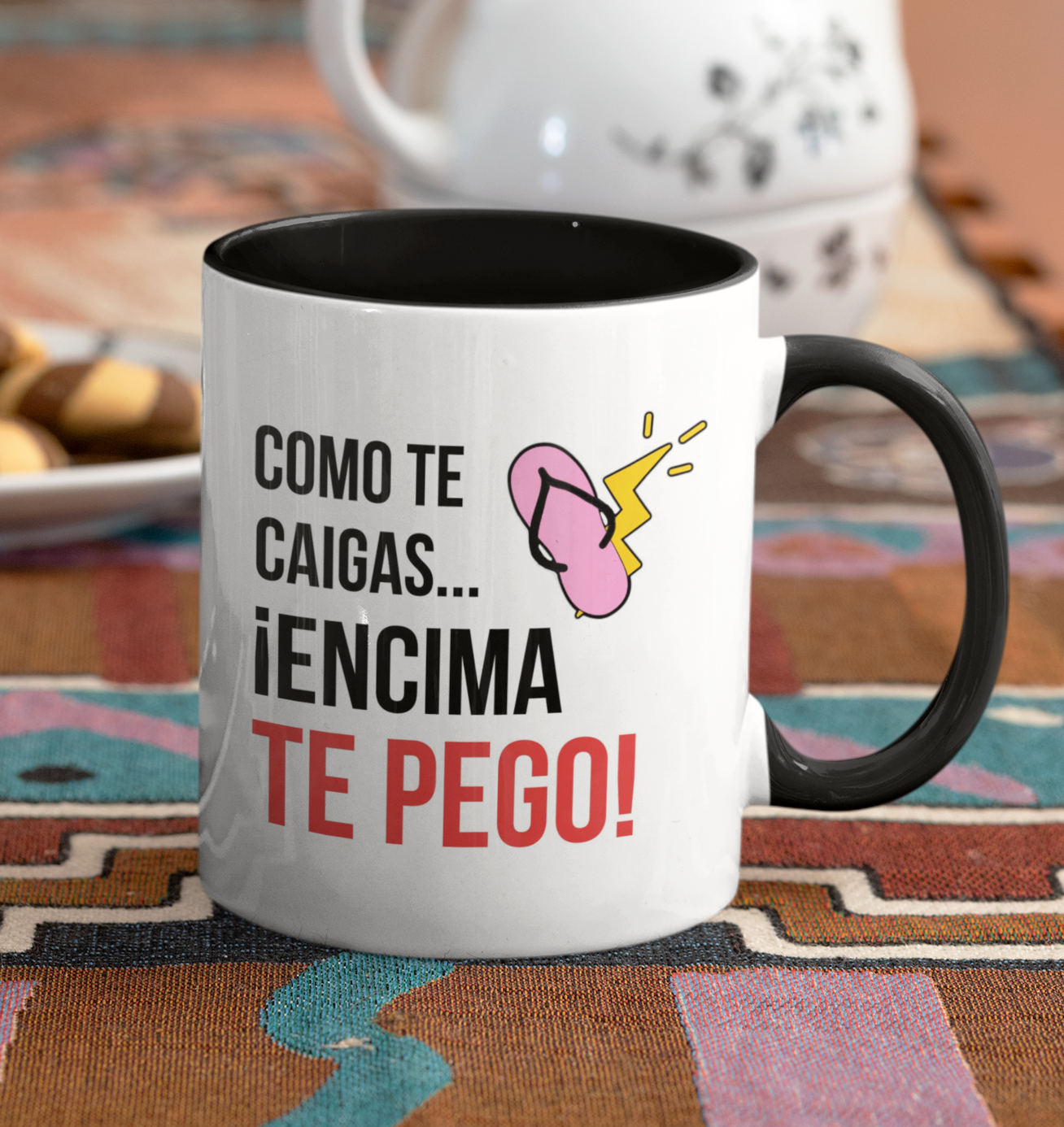 Taza Como te caigas...¡Encima te pego! | Tazas Día de la Madre - Tazas para Mamá | Taza Blanca y Negra de 11 oz