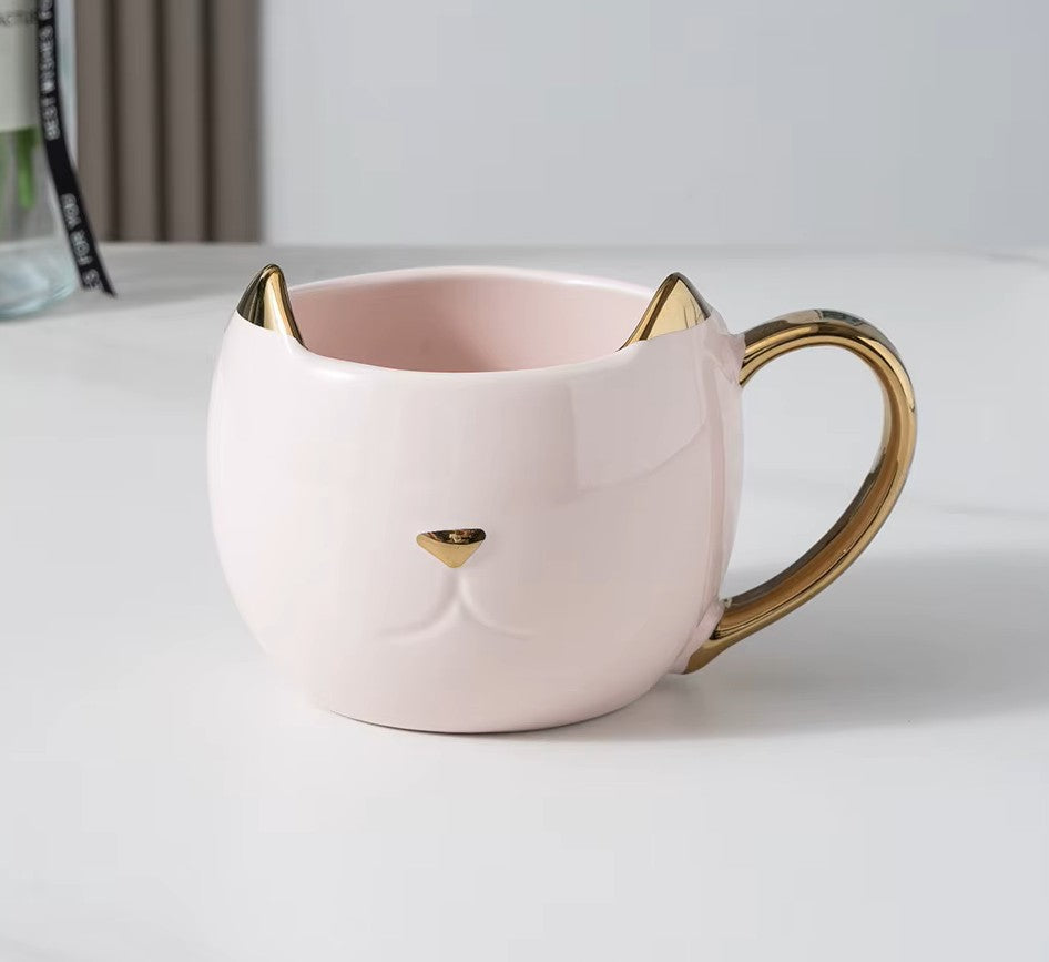 Elegante Gato Rosado con Asa y Orejas Doradas - Taza de Gato