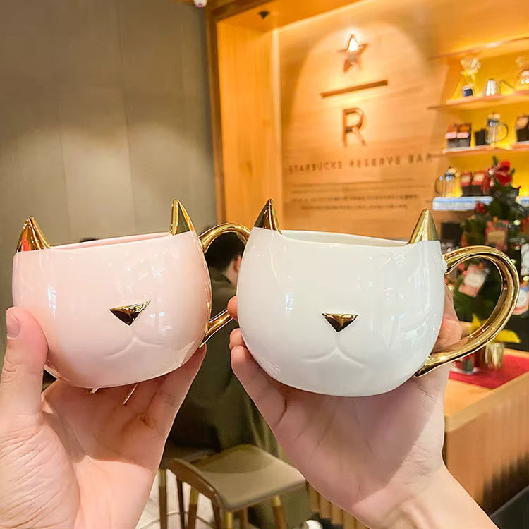 Elegante Gato con Asa y Orejas Doradas - Taza de Gato