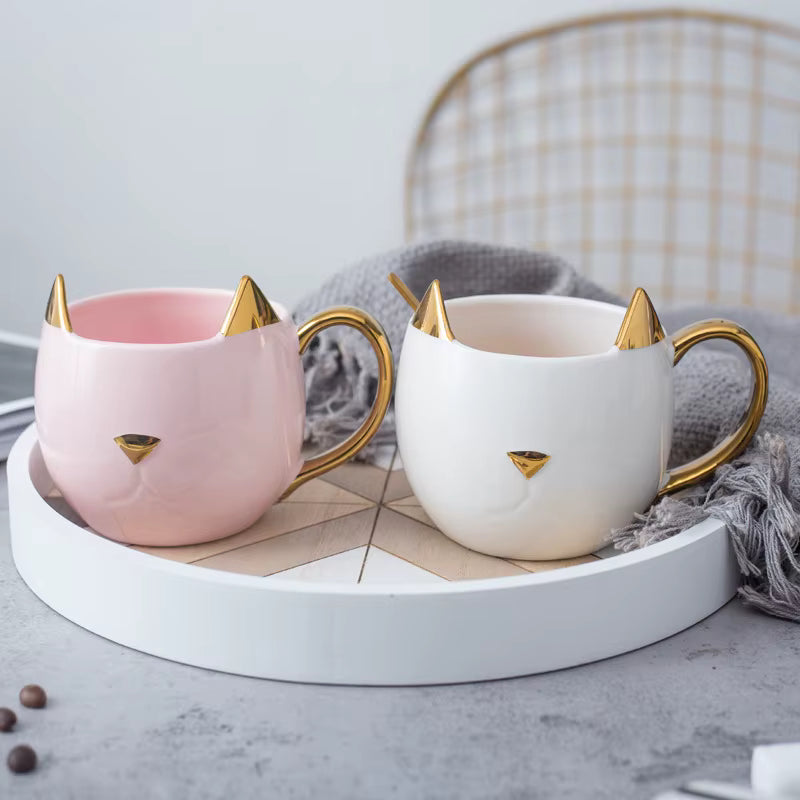 Elegante Gato con Asa y Orejas Doradas - Taza de Gato