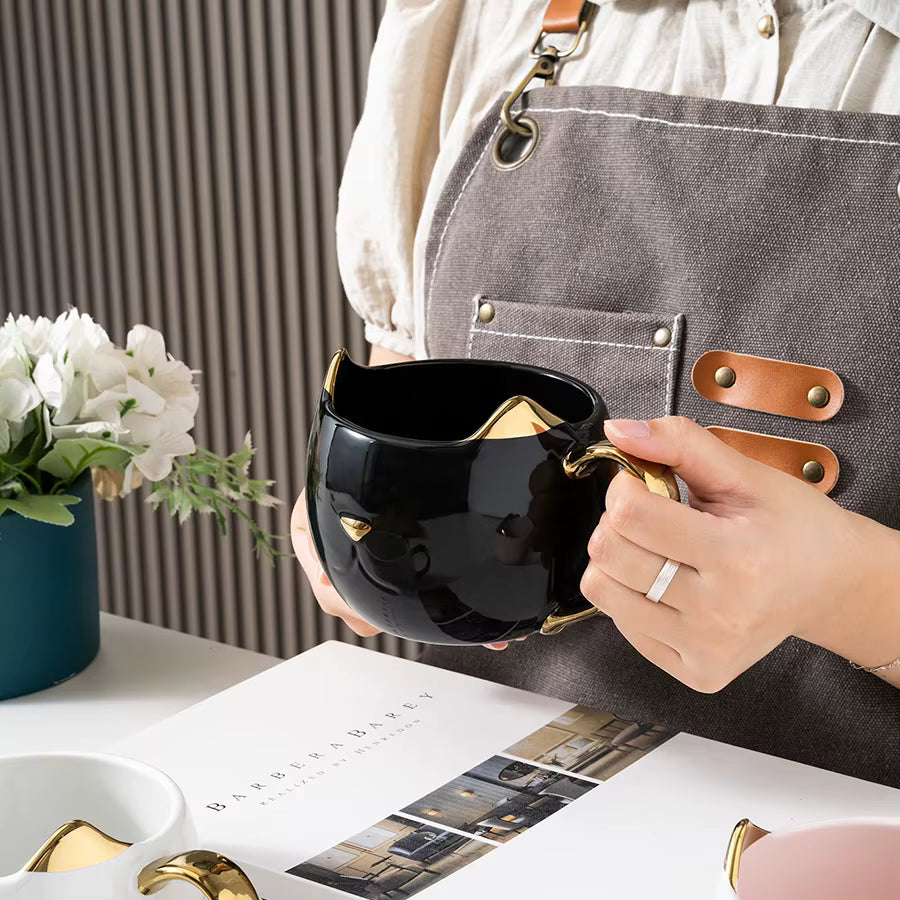 Elegante Gato con Asa y Orejas Doradas - Taza de Gato