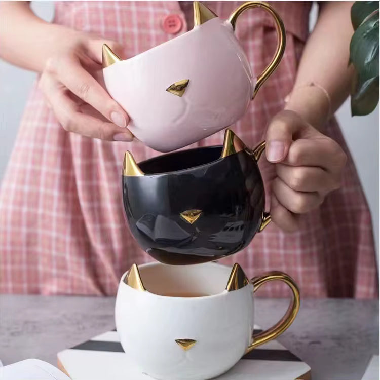 Elegante Gato con Asa y Orejas Doradas - Taza de Gato