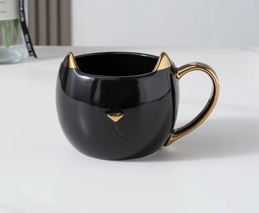Elegante Gato Negro con Asa y Orejas Doradas - Taza de Gato