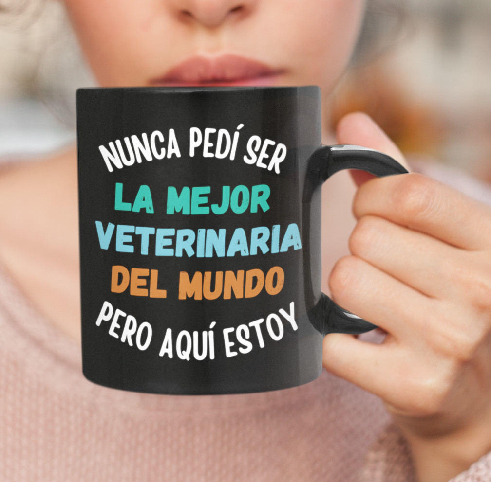 Taza Nunca Pedí ser La Mejor Veterinaria del Mundo pero aquí estoy - Taza para Veterinario
