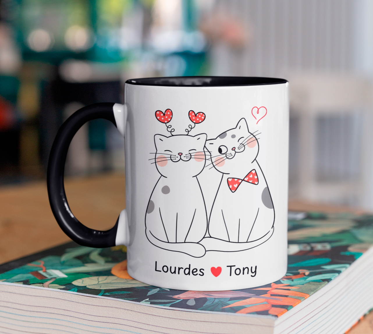Taza Blanca y Negra de 11 oz de Gatos Pareja con Nombres Personalizados - Tazas San Valentín - Tazas para Parejas