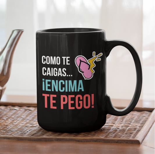 Taza Como te caigas...¡Encima te pego! | Tazas Día de la Madre - Tazas para Mamá | Taza Negra de 15 oz