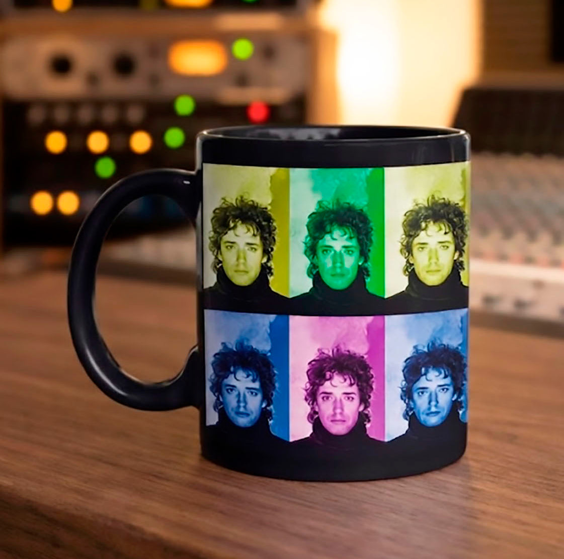 Taza Gustavo Cerati | Tazas de Gustavo Cerati | Tazas de Músicos | Taza Negra de 11 oz