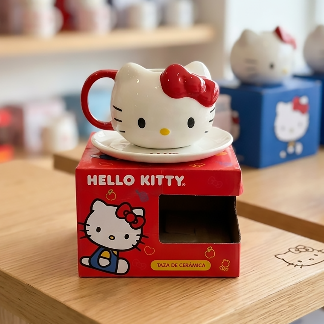 Taza Hello Kitty Lazo Rojo con Plato | Tazas Hello Kitty