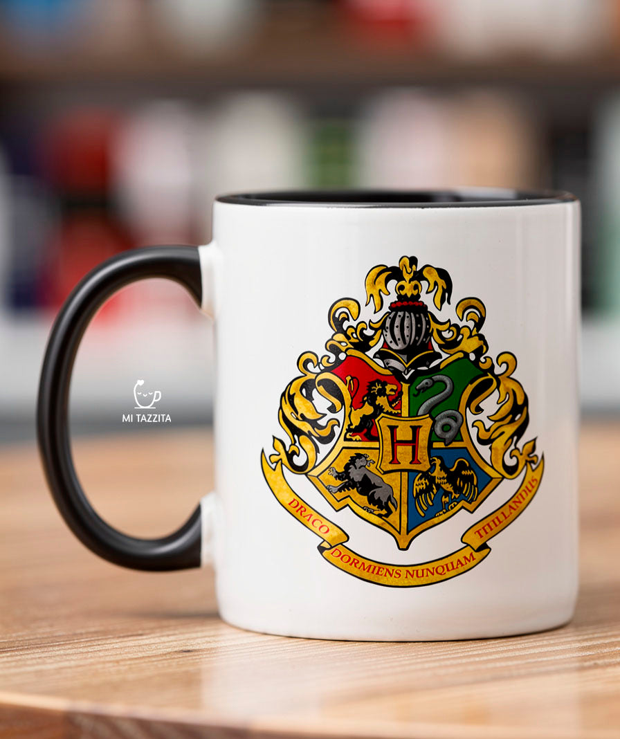 Taza Hogwarts | Tazas Harry Potter / Taza de 11 oz. Blanca y Negra.