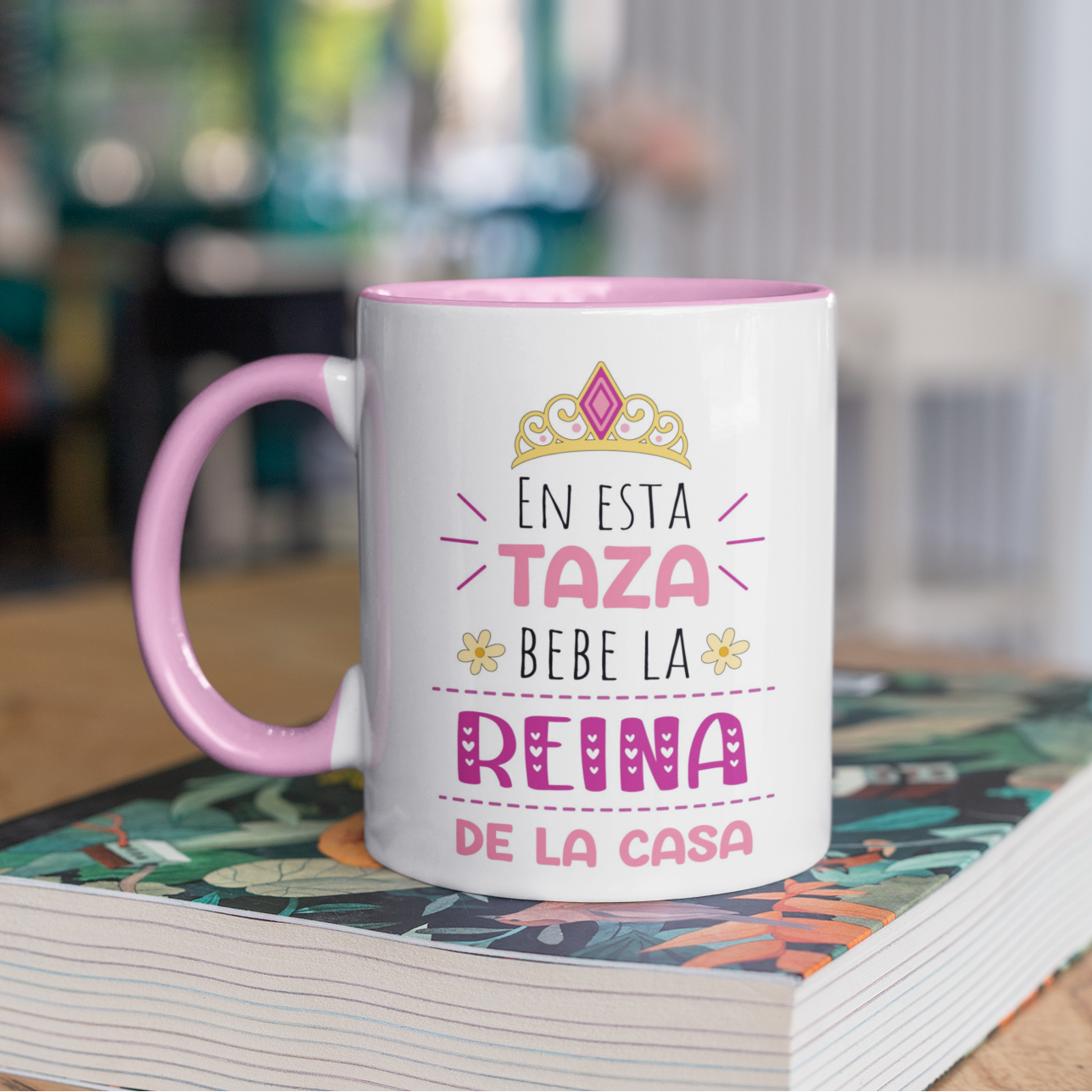 Taza La Reina de la Casa | Tazas Día de la Madre - Tazas para Mamá | Taza Blanca y Rosada de 11 oz