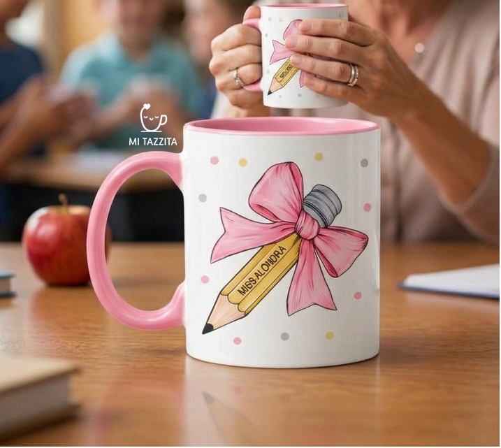 Taza Lazo y Sabiduría Personalizado con Nombre | Tazas Día del Maestro / Taza Blanca y Rosada de 11 oz.