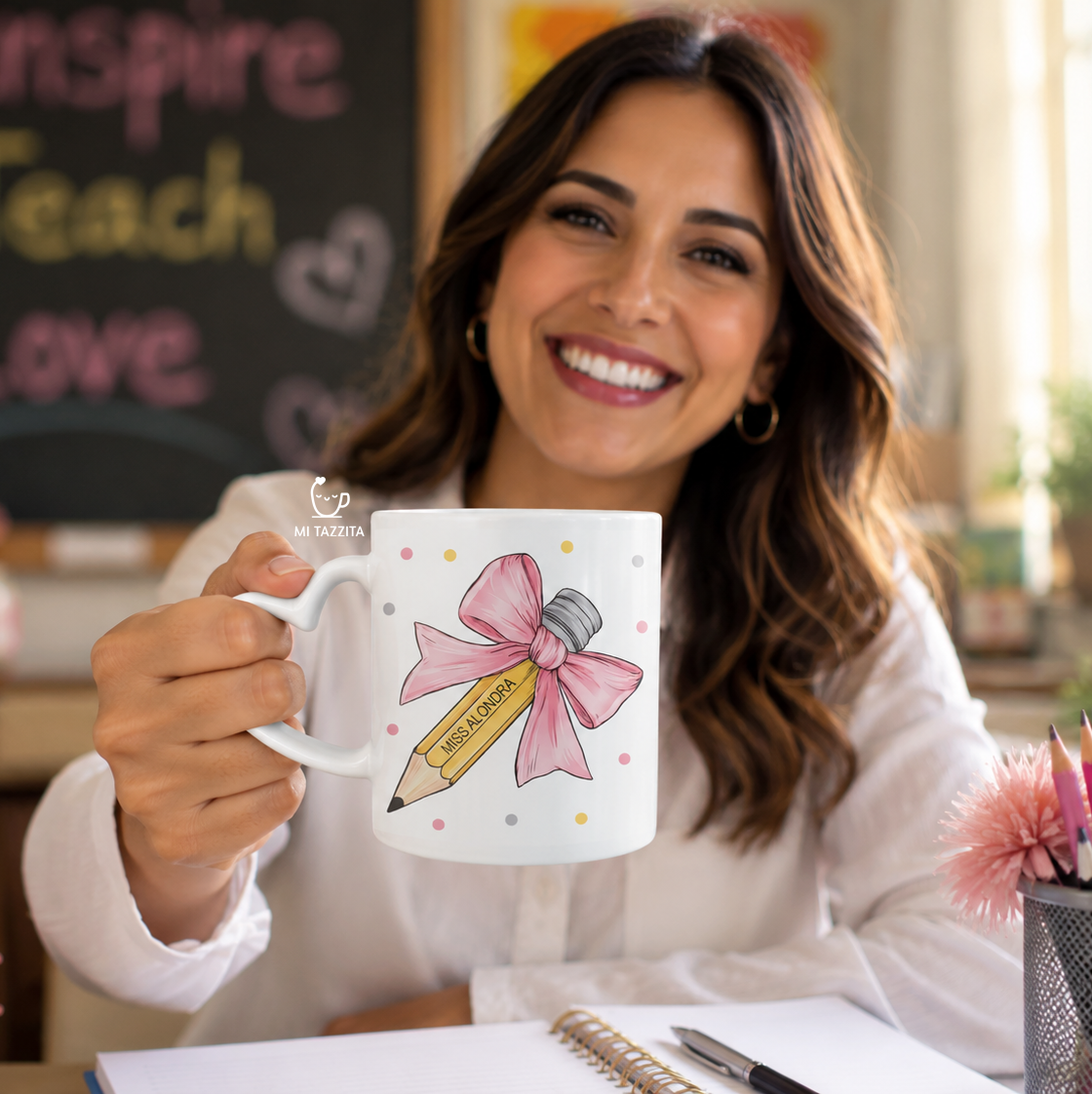 Taza Lazo y Sabiduría Personalizado con Nombre | Tazas Día del Maestro - Taza Asa de Corazón de 11 oz.