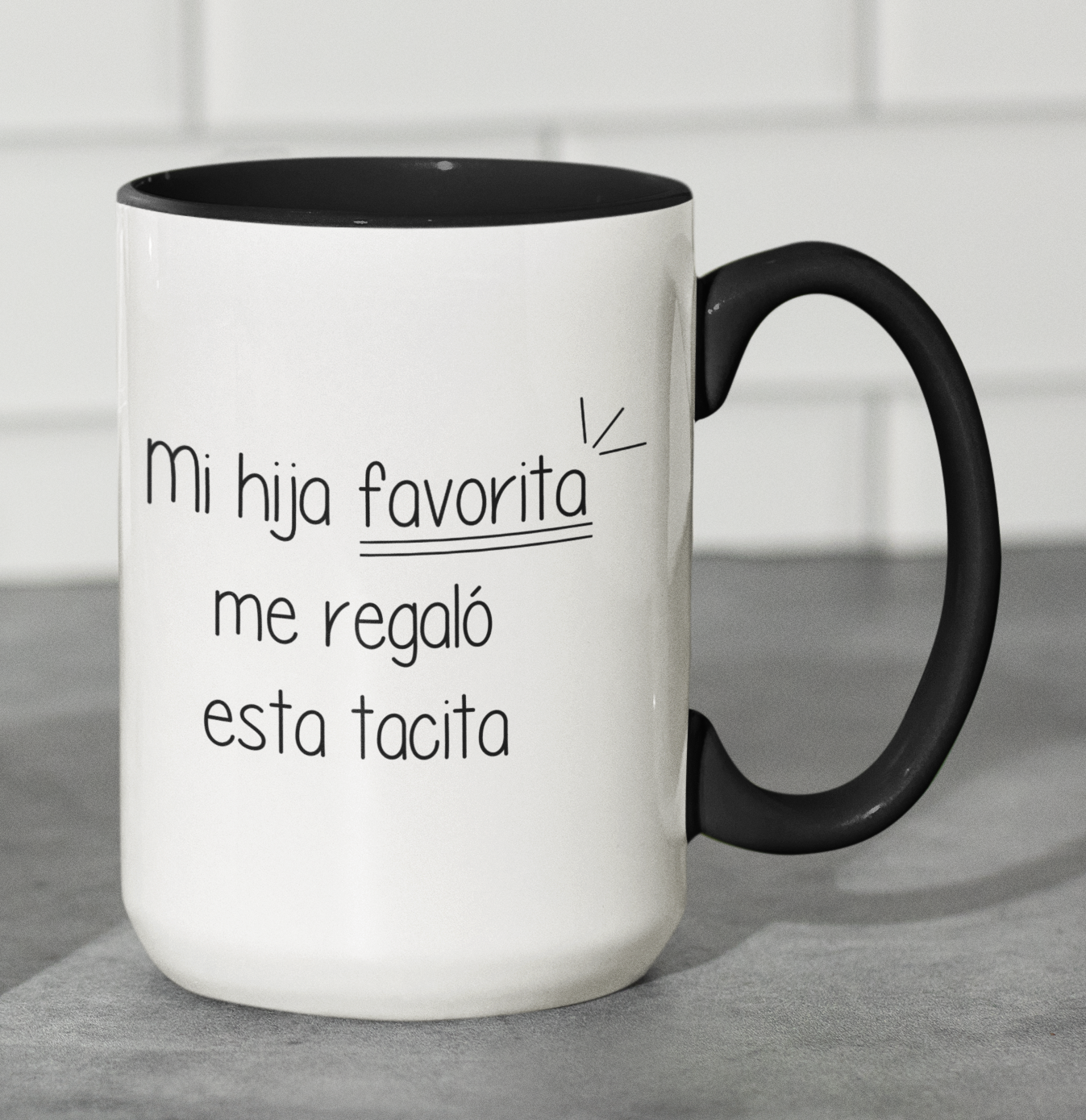 Taza Mi Hija Favorita Me Regaló Esta Tacita  - Taza Blanca y Negra 15 oz- Taza Día de la Madre - Taza para Mamá