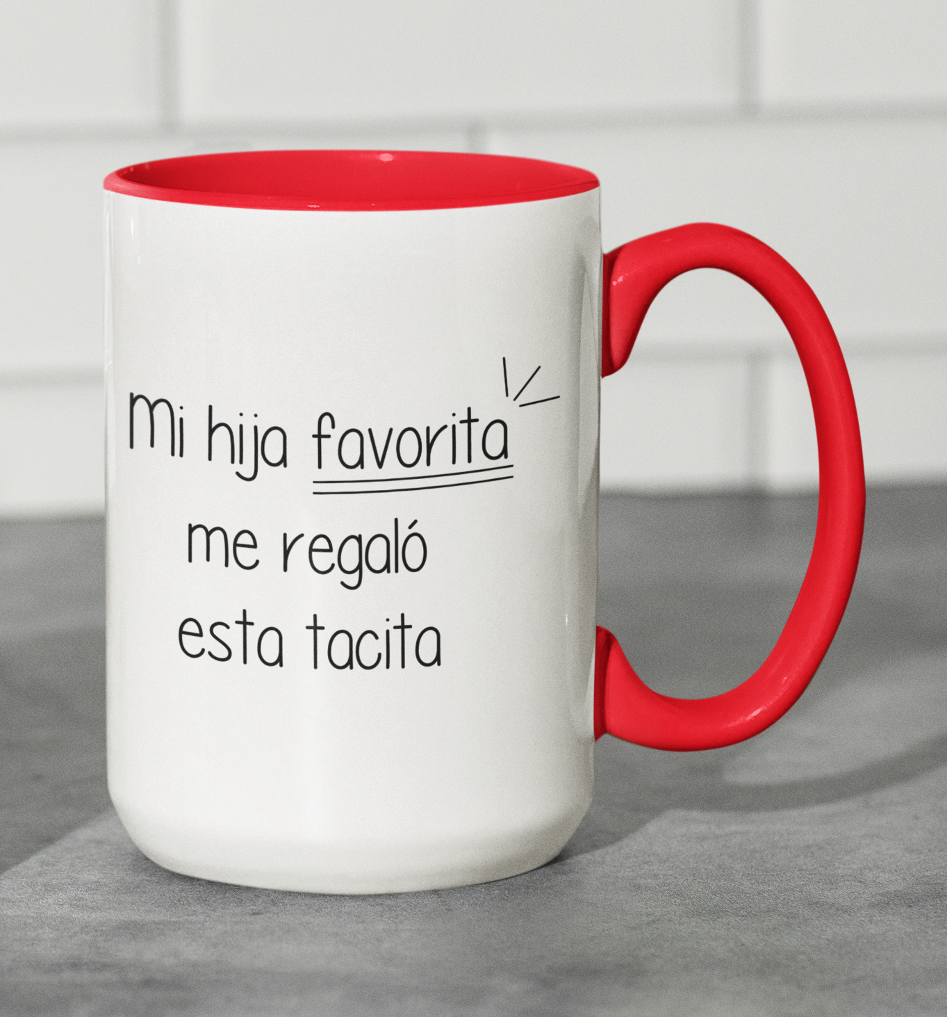 Taza Mi Hija Favorita Me Regaló Esta Tacita  - Taza Blanca y Roja 15 oz- Taza Día de la Madre - Taza para Mamá