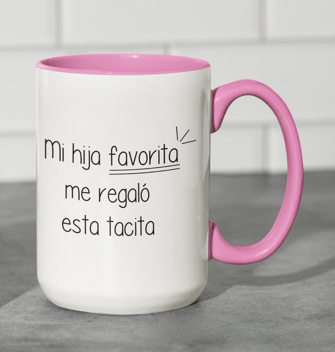Taza Mi Hija Favorita Me Regaló Esta Tacita  - Taza Blanca y Rosada 15 oz- Taza Día de la Madre - Taza para Mamá