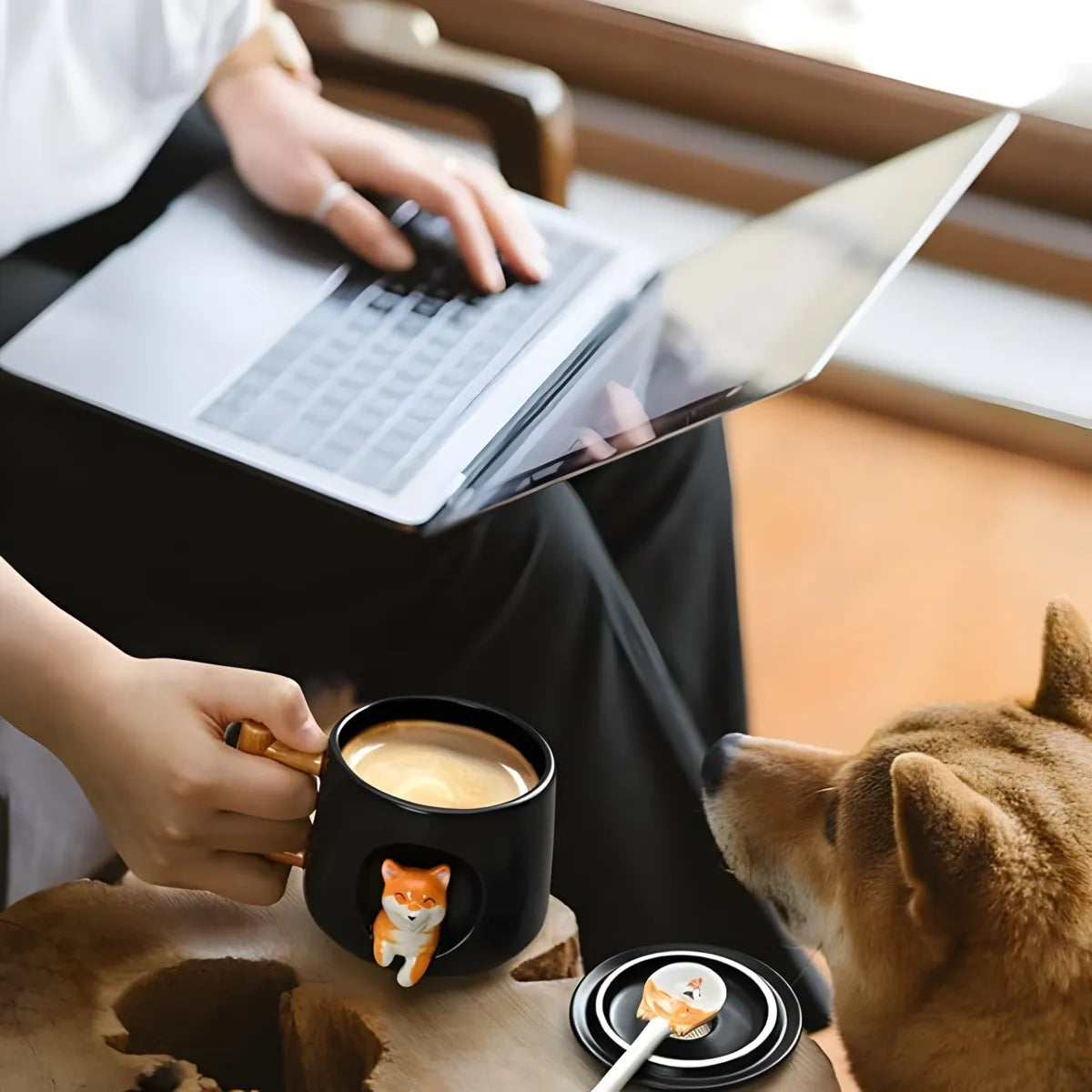 Taza Negra de Hachiko en 3D con Tapa y Cuchara | Taza de Perros