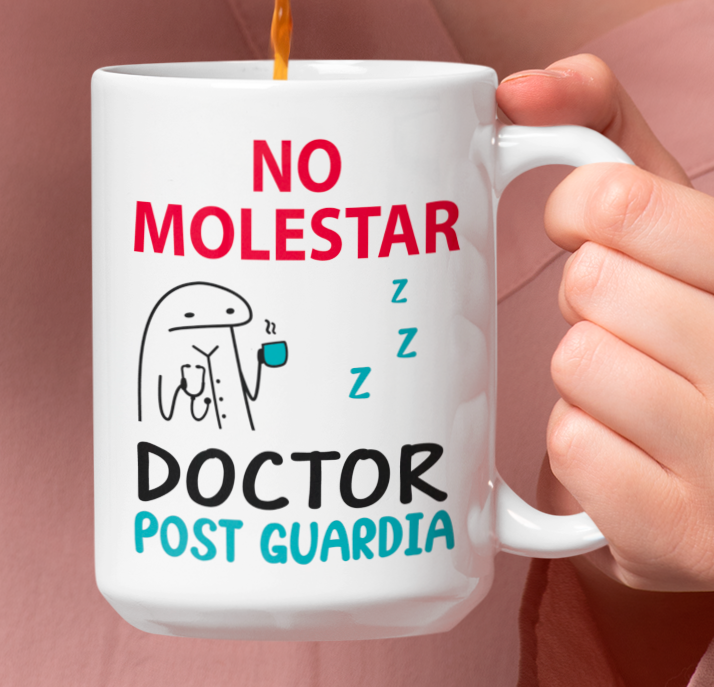 Taza No Molestar. Doctor Post Guardia - Taza Blanca 15 oz - Tazas para Doctores - Tazas Día de la Medicina