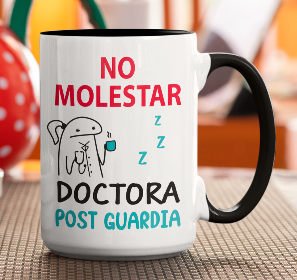 Taza No Molestar. Doctora Post Guardia - Taza Blanca y Negra 15 oz - Tazas para Doctores - Tazas Día de la Medicina