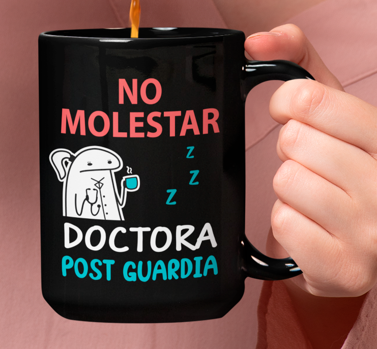 Taza No Molestar. Doctora Post Guardia - Taza Negra 15 oz - Tazas para Doctores - Tazas Día de la Medicina