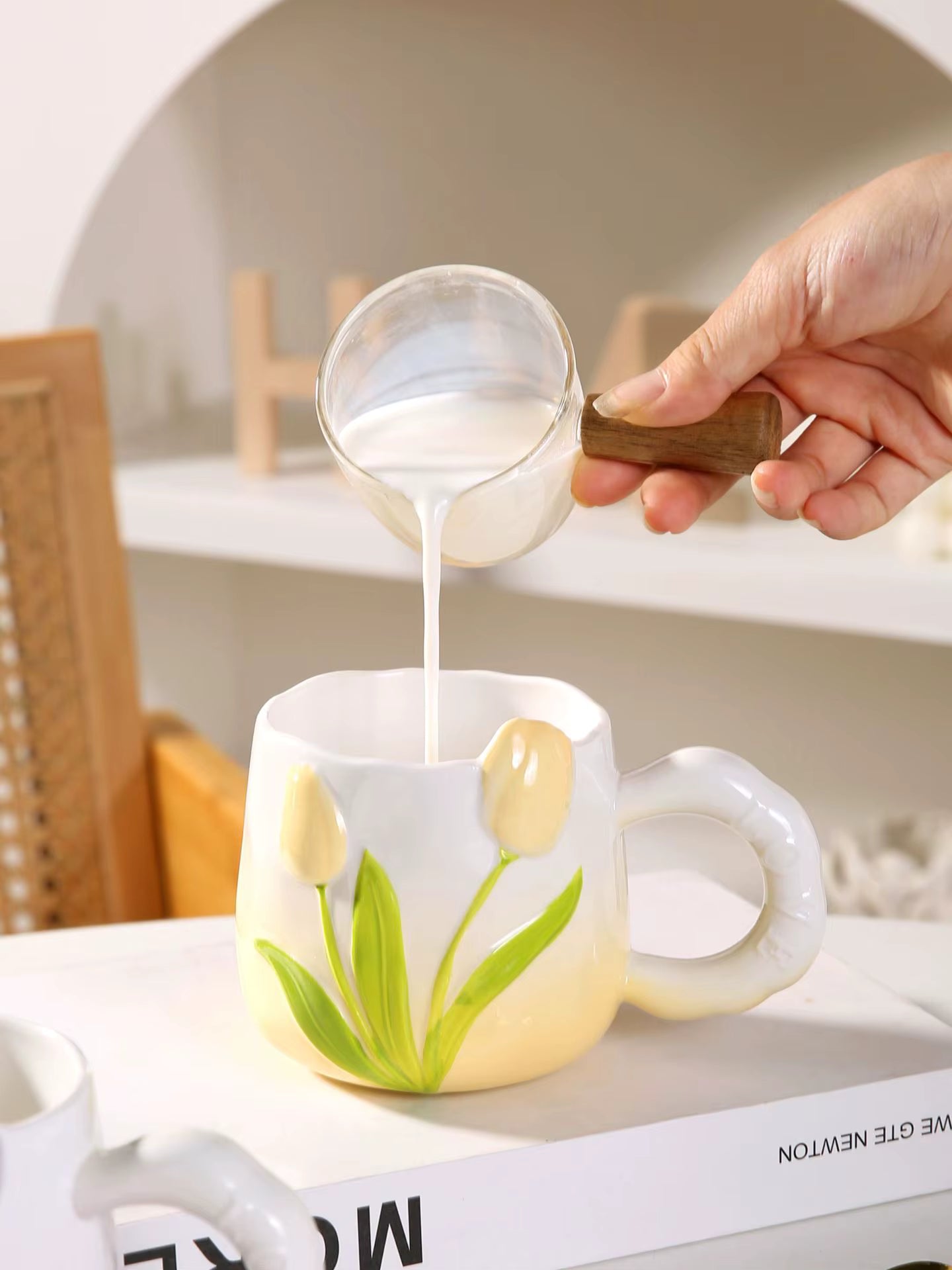 Taza Tulipanes de Alto Relieve de Lujo - Tazas para Ellas