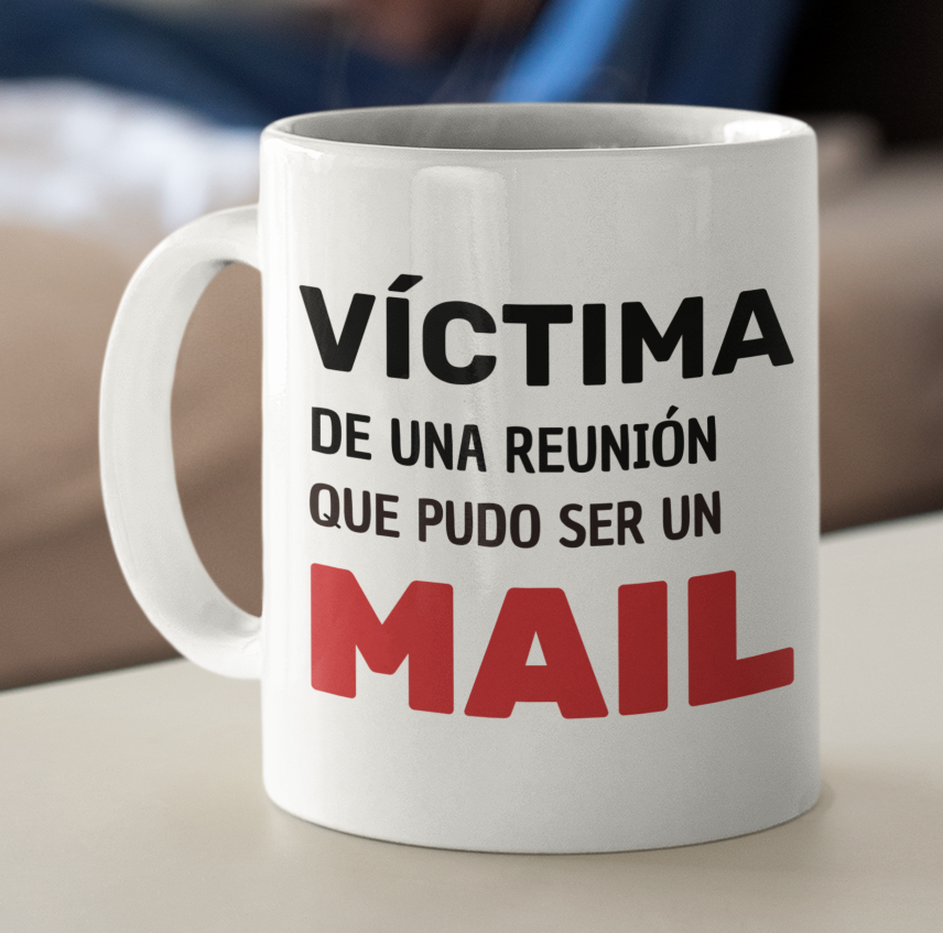 Taza Víctima de una reunión que pudo ser un mail  - Taza Honesta - Taza Sarcástica